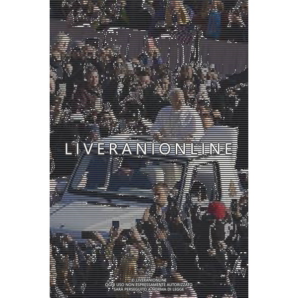 Roma 10 Dicembre 2025 Udienza Generale di Sua Santita’ Papa Leone XIV in Piazza San Pietro Nella foto: Papa Leo XIV Foto Credit: Andrea Bracaglia- AGENZIA ALDO LIVERANI SAS