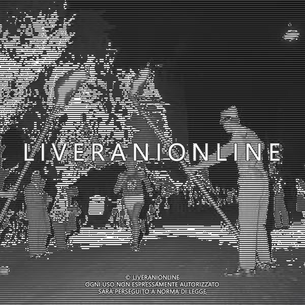 NEG-1960 OLIMPIADI DI ROMA-LA MARATONA FOTO SANDRO VESPASIANI-AG ALDO LIVERANI SAS