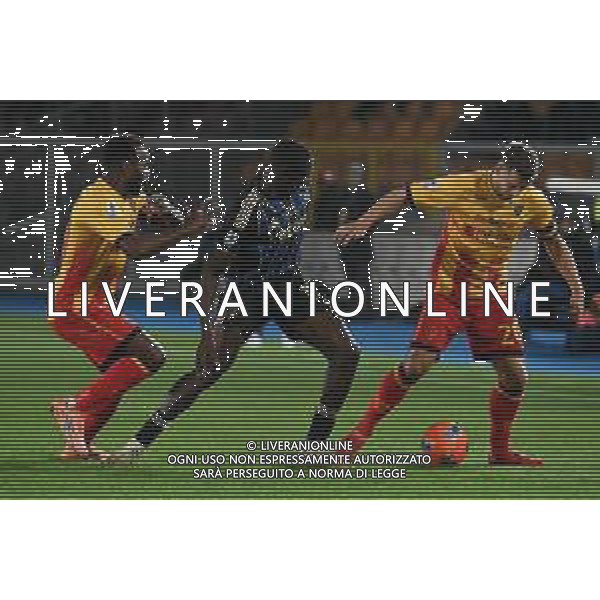 TVPG US Lecce vs Pisa Sporting Club nella foto Ramadani Ylber (Us Lecce) a contrasto con Idrissa Touré (Pisa Sporting Club), Lecce (ITA) 12-12 -2025 Stadio “E. Giardiniero” Via del Mare - Quindicesima Giornata Serie A EniLive 2025/26 ©TVPG Pasquale Golia - AGENZIA ALDO LIVERANI SAS