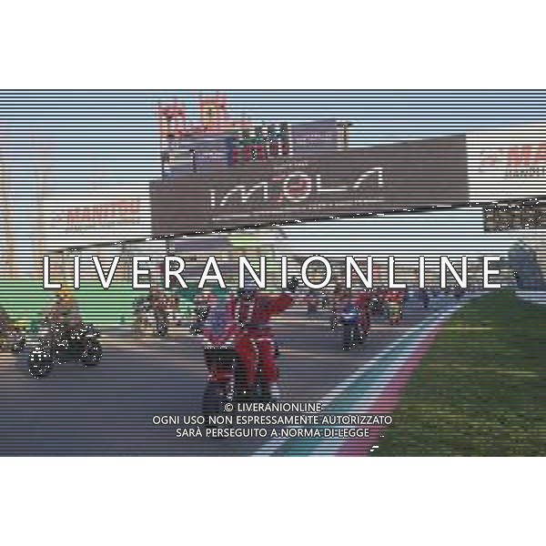 IMOLA 13 12 2025 AUTODROMO ENZO E DINO FERRARI Motobabbi: un evento unico, coinvolgente e solidale per celebrare il Natale NELLA FOTO PARTENZA ©SANNA - AGENZIA ALDO LIVERANI SAS