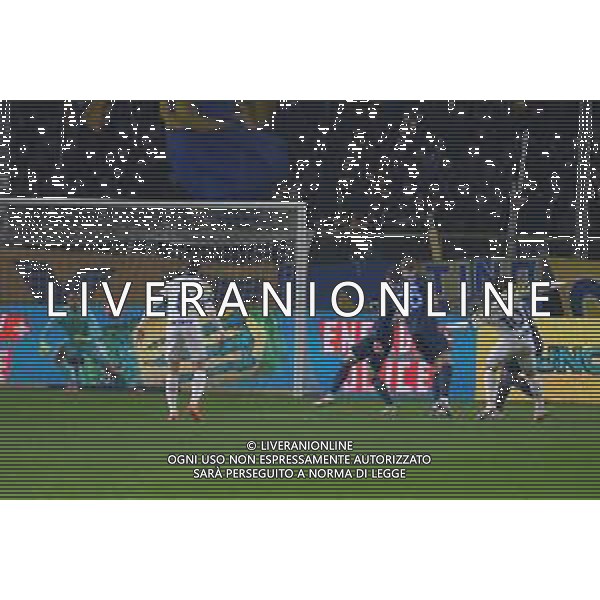 Parma vs Lazio Campionato Serie A Enilive - 15 Giornata Stadio Tardini - Parma 13-12-2025 nella foto Provedel si oppone a Benedyczak Foto Federico Gaetano - ag Aldo liverani ©Federico Gaetano - AGENZIA ALDO LIVERANI SAS