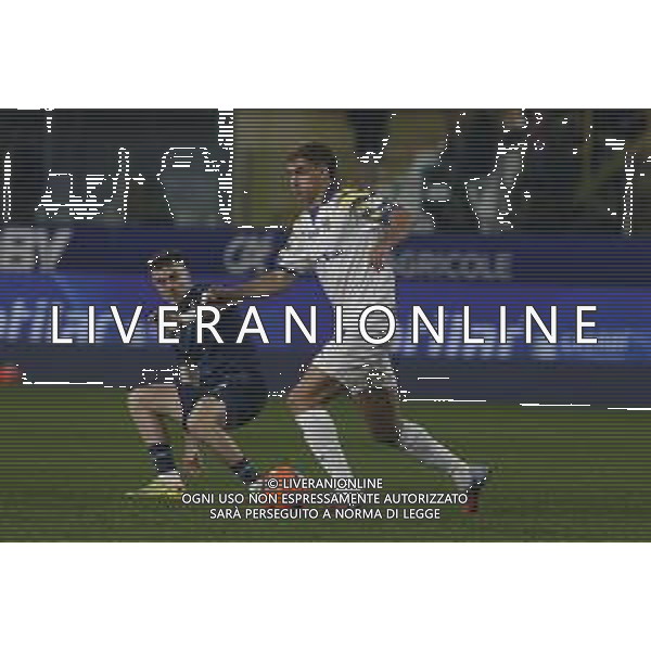 Matteo Pellegrino of Parma AC play the ball during Parma Calcio vs SS Lazio, 15° Serie A Enilive 2025-26 game at Ennio Tardini in Parma (PR), Italy, on Dicember 13, 2025. (Photo by Davide Casentini)- AGENZIA ALDO LIVERANI SAS