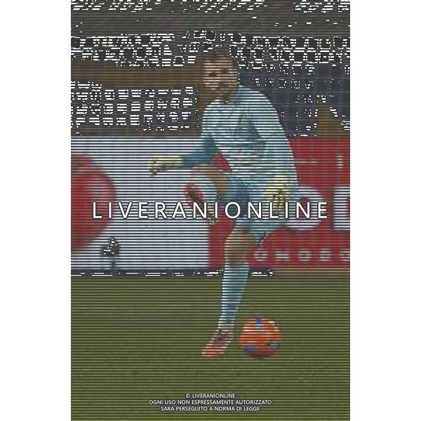 Ivan Provedel of SS Lazio play the ball during Parma Calcio vs SS Lazio, 15° Serie A Enilive 2025-26 game at Ennio Tardini in Parma (PR), Italy, on Dicember 13, 2025. (Photo by Davide Casentini)- AGENZIA ALDO LIVERANI SAS