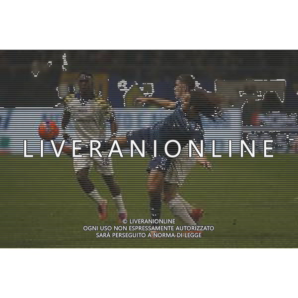 Mattéo Guendouzii of SS Lazio battle for the ball with Nahuel Estevez of Parma AC during Parma Calcio vs SS Lazio, 15° Serie A Enilive 2025-26 game at Ennio Tardini in Parma (PR), Italy, on Dicember 13, 2025. (Photo by Davide Casentini)- AGENZIA ALDO LIVERANI SAS