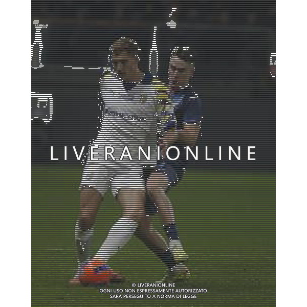 Matteo Pellegrino of Parma AC battle for the ball with Patric of SS Lazio during Parma Calcio vs SS Lazio, 15° Serie A Enilive 2025-26 game at Ennio Tardini in Parma (PR), Italy, on Dicember 13, 2025. (Photo by Davide Casentini)- AGENZIA ALDO LIVERANI SAS