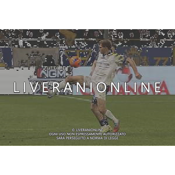 Matteo Pellegrino of Parma AC battle for the ball with Patric of SS Lazio during Parma Calcio vs SS Lazio, 15° Serie A Enilive 2025-26 game at Ennio Tardini in Parma (PR), Italy, on Dicember 13, 2025. (Photo by Davide Casentini)- AGENZIA ALDO LIVERANI SAS