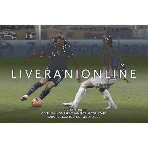 Mattéo Guendouzii of SS Lazio battle for the ball with Emanuele Valeri of Parma AC during Parma Calcio vs SS Lazio, 15° Serie A Enilive 2025-26 game at Ennio Tardini in Parma (PR), Italy, on Dicember 13, 2025. (Photo by Davide Casentini)- AGENZIA ALDO LIVERANI SAS