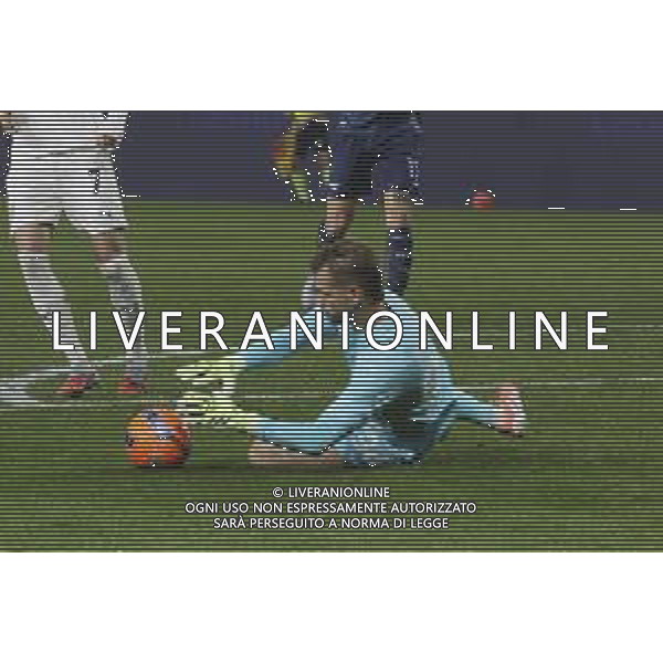 Ivan Provedel of SS Lazio makes a save during Parma Calcio vs SS Lazio, 15° Serie A Enilive 2025-26 game at Ennio Tardini in Parma (PR), Italy, on Dicember 13, 2025. (Photo by Davide Casentini)- AGENZIA ALDO LIVERANI SAS