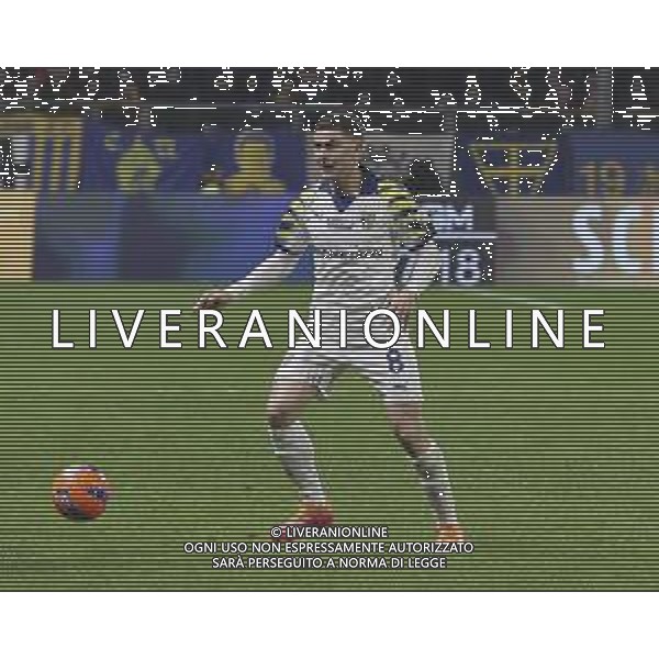 Nahuel Estevez of Parma AC play the ball during Parma Calcio vs SS Lazio, 15° Serie A Enilive 2025-26 game at Ennio Tardini in Parma (PR), Italy, on Dicember 13, 2025. (Photo by Davide Casentini)- AGENZIA ALDO LIVERANI SAS