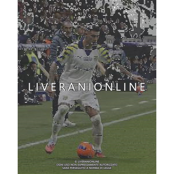 Lautaro Valenti of Parma AC play the ball during Parma Calcio vs SS Lazio, 15° Serie A Enilive 2025-26 game at Ennio Tardini in Parma (PR), Italy, on Dicember 13, 2025. (Photo by Davide Casentini)- AGENZIA ALDO LIVERANI SAS