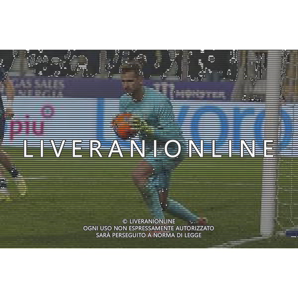 Ivan Provedel of SS Lazio makes a save during Parma Calcio vs SS Lazio, 15° Serie A Enilive 2025-26 game at Ennio Tardini in Parma (PR), Italy, on Dicember 13, 2025. (Photo by Davide Casentini)- AGENZIA ALDO LIVERANI SAS