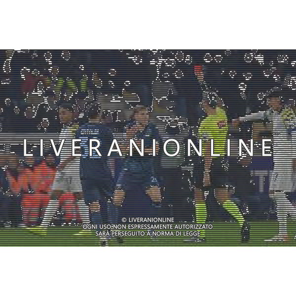 Parma vs Lazio Campionato Serie A Enilive - 15 Giornata Stadio Tardini - Parma 13-12-2025 nella foto arbitro Marchetti estrae il cartellino rosso per l’espulsione di Basic Foto Federico Gaetano - ag Aldo liverani- AGENZIA ALDO LIVERANI SAS