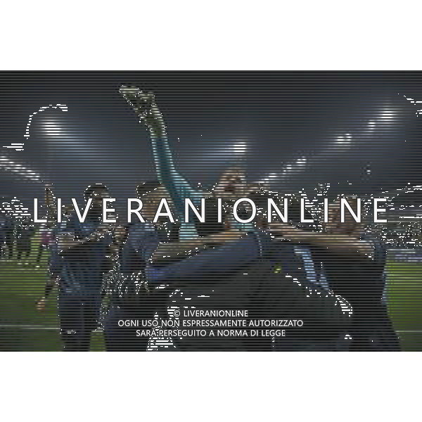 Esultanza finale - Lazio players celebrate the victory at the end of Parma Calcio vs SS Lazio, 15° Serie A Enilive 2025-26 game at Ennio Tardini in Parma (PR), Italy, on Dicember 13, 2025. (Photo by Davide Casentini)- AGENZIA ALDO LIVERANI SAS