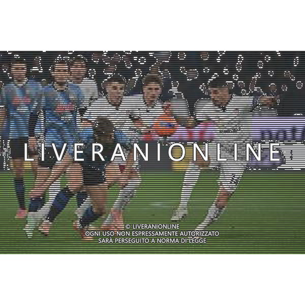 TVRG Atalanta vs Cagliari nella foto Charles de Ketelaere (Atalanta) e Alessandro Deiola (Cagliari) Bergamo 13-12-2025 New Balance Arena - Stadio di Bergamo Atalanta vs Cagliari Campionato Serie A Enilive - 15a giornata foto Roberto Garavaglia/Agenzia Aldo Liverani sas