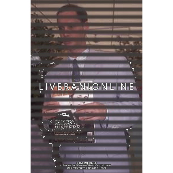 DIAP-RETROSPETTIVA JOHN WATERS REDISTA NELLA FOTO JOHN WATERS REGISTA DEL FILM “CRY BABY “ A CANNES NELL\'ANNO 1990 AG ALDO LIVERANI SAS