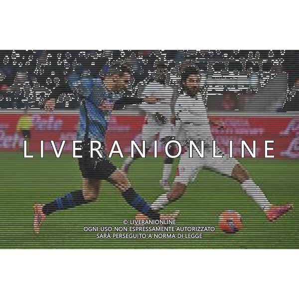 TVRG Atalanta vs Cagliari nella foto Davide Zappacosta (Atalanta) e Sebastiano Luperto (Cagliari) Bergamo 13-12-2025 New Balance Arena - Stadio di Bergamo Atalanta vs Cagliari Campionato Serie A Enilive - 15a giornata foto Roberto Garavaglia/Agenzia Aldo Liverani sas