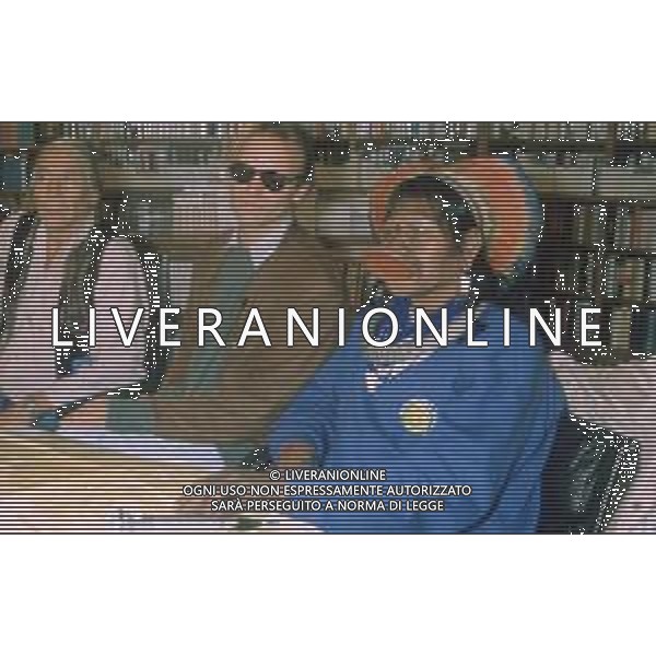 DIAP-RETROSPETTIVA STING CANTANTE NELLA FOTO STING CON CORVO ROSSO E RAOMI A MILANO NELL\'ANNO 1989 AG ALDO LIVERANI SAS