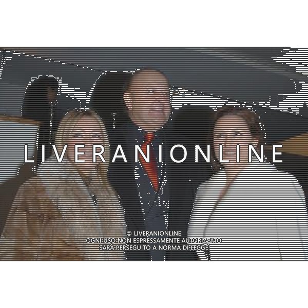 Milano 07/02/2006 Spettacolo TOC-TOC nella foto: Massimo Boldi con figlie Manuela e Micaela foto Danilo Recalcati / AG.Aldo Liverani