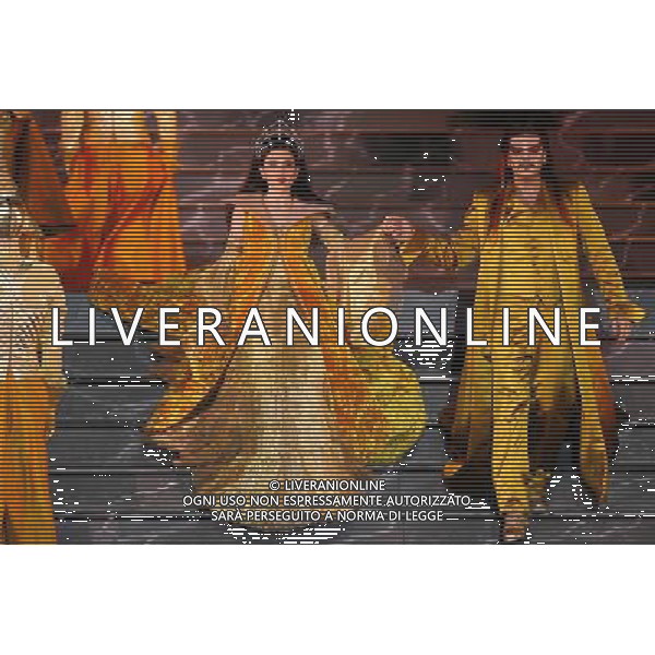 Roma 09/03/2006 - Spettacolo teatrale \' Dracula Opera Rock \' prodotto da David Zard con la regia di Alfredo Arias e le musiche della PFM. Protagonisti Vittorio Matteucci ( dracula ), Sabrina De Siena ( Mina Murray ), Fabio Privitera ( reinfield