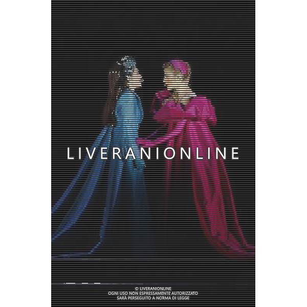 Roma 09/03/2006 - Spettacolo teatrale \' Dracula Opera Rock \' prodotto da David Zard con la regia di Alfredo Arias e le musiche della PFM. Protagonisti Vittorio Matteucci ( dracula ), Sabrina De Siena ( Mina Murray ), Fabio Privitera ( reinfield