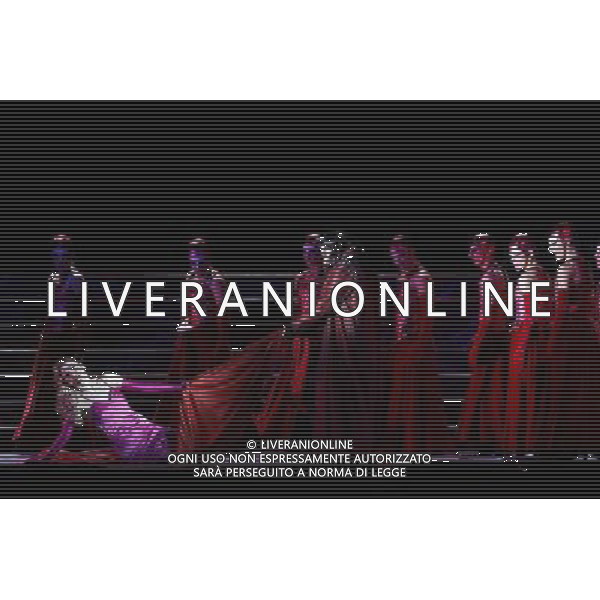 Roma 09/03/2006 - Spettacolo teatrale \' Dracula Opera Rock \' prodotto da David Zard con la regia di Alfredo Arias e le musiche della PFM. Protagonisti Vittorio Matteucci ( dracula ), Sabrina De Siena ( Mina Murray ), Fabio Privitera ( reinfield