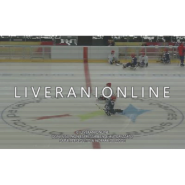 TORINO 08/02/2006 IX PAROLIMPIADI INVERNALI ICE SLEDGE HOCKEY MASCHILE NELLA FOTO LA NAZIONALE INGLESE IN ALLENAMENTO PH GIGI ARCAINI/AG. ALDO LIVERANI