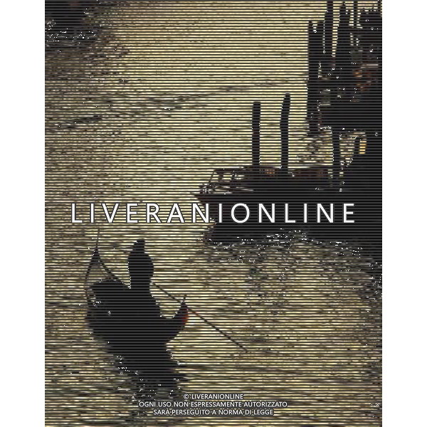 agenzia aldo liverani 2005 nella foto GONDOLE A VENEZIA agenzia aldo liverani