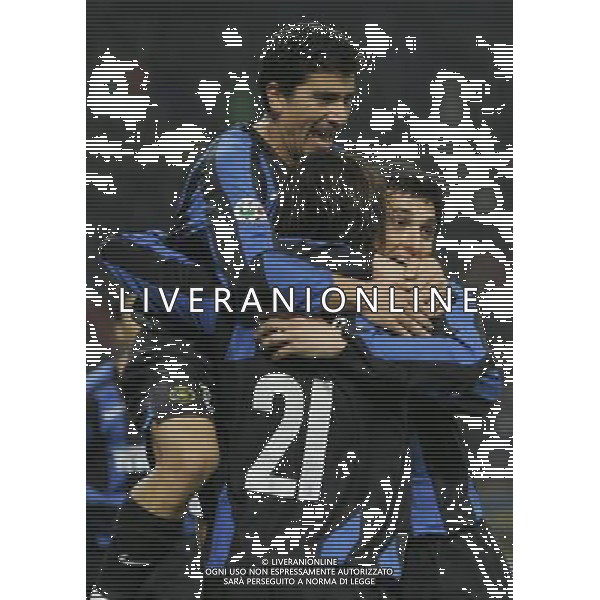 Milano 22-03-2006 coppa italia tim cup 2005/06 inter-udinese 1:0 nella foto solari esulta dopo il gol con i compagni ph marco luzzani/ag aldo liverani s.a.s.