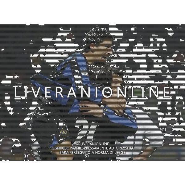 Milano 22-03-2006 coppa italia tim cup 2005/06 inter-udinese 1:0 nella foto solari esulta dopo il gol con i compagni ph marco luzzani/ag aldo liverani s.a.s.