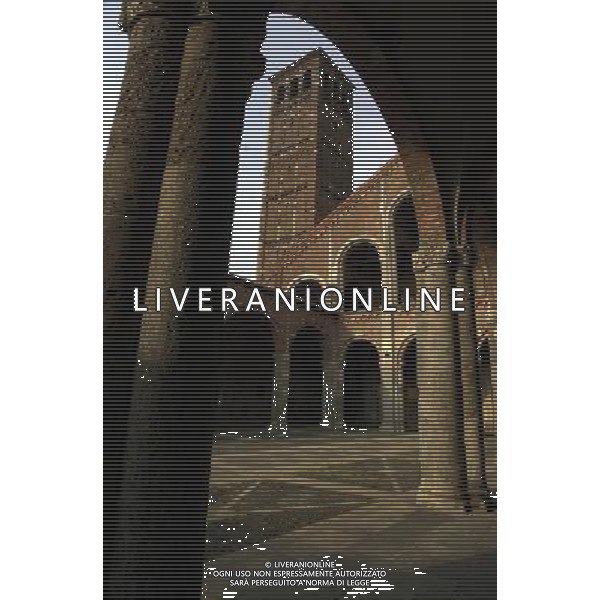 MILANO AGOSTO 2003 NELLA FOTO PARTICOLARE DELLA CHIESA DI SANT\' AMBROGIO FOTO MARIO ROMANO/AG. ALDO LIVERANI