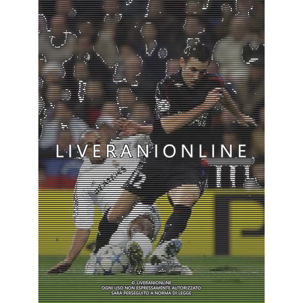 Madrid (SPA) 23/11/2005 champions league 2005/06 real madrid-lione 1:1 nella foto roberto carlos e reveillere ph marco luzzani/ag aldo liverani s.a.s.