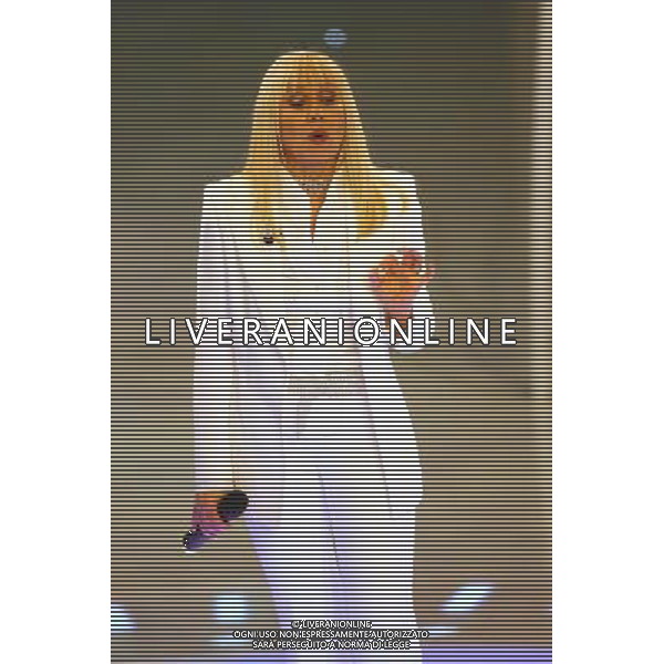 Roma 25/03/2006 - Trasmissione televisiva \' Amore \' condotta da Raffaella Carra\' in onda alle 21.00 su Raiuno. Nella foto: Raffaella Carra\' ph TvPhoto/Ag. Aldo liverani