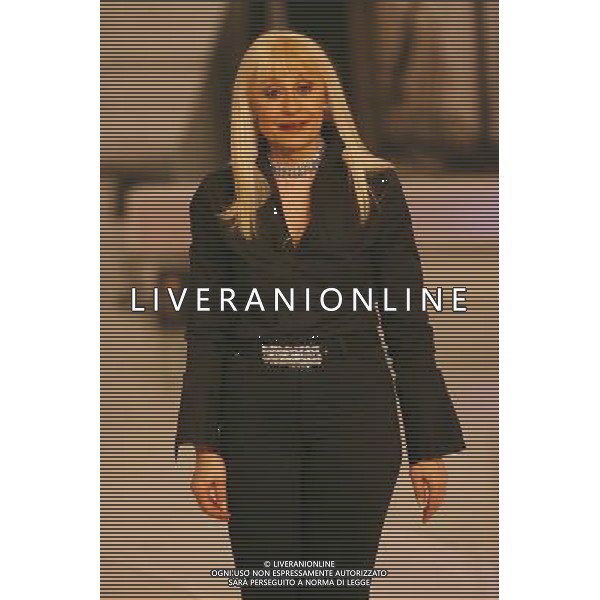 Roma 25/03/2006 - Trasmissione televisiva \' Amore \' condotta da Raffaella Carra\' in onda alle 21.00 su Raiuno. Nella foto: Raffaella Carra\' ph TvPhoto/Ag. Aldo liverani