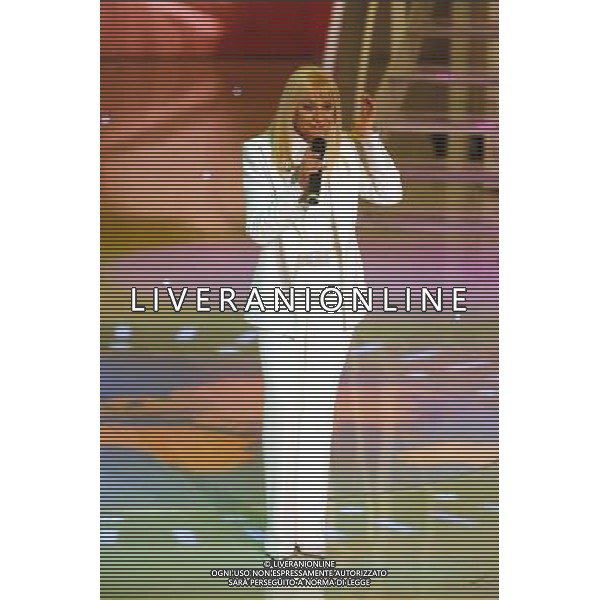 Roma 25/03/2006 - Trasmissione televisiva \' Amore \' condotta da Raffaella Carra\' in onda alle 21.00 su Raiuno. Nella foto: Raffaella Carra\' ph TvPhoto/Ag. Aldo liverani