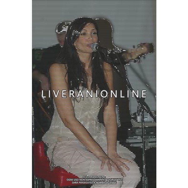 MILANO 28/3/2006 \'SANVITTORE\' VIA PAPIGNANO, 16 PRESENTAZIONE DEL PRIMO ALBUM DI LUISA CORNA: -ACQUA FUTURA- NELLA FOTO LUISA CORNA FOTO ROMANO/AG ALDO LIVERANI
