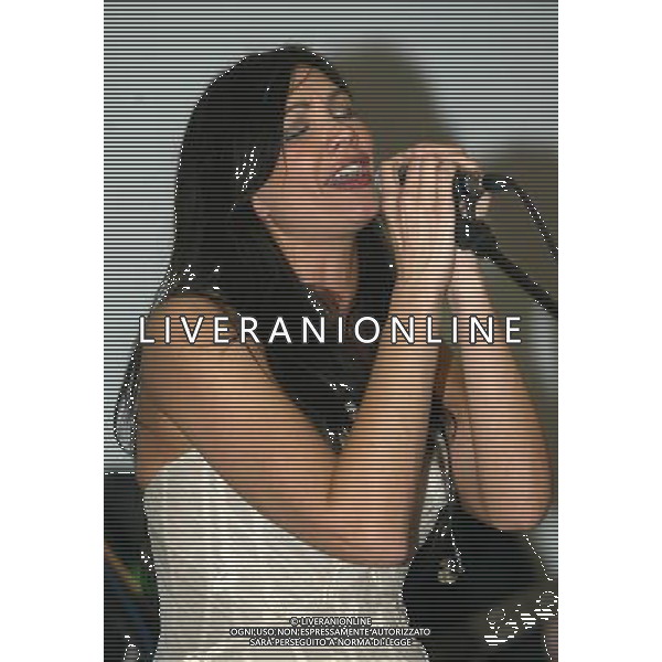 MILANO 28/3/2006 \'SANVITTORE\' VIA PAPIGNANO, 16 PRESENTAZIONE DEL PRIMO ALBUM DI LUISA CORNA: -ACQUA FUTURA- NELLA FOTO LUISA CORNA FOTO ROMANO/AG ALDO LIVERANI