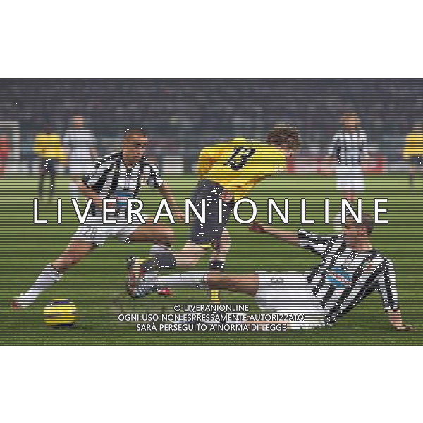 Juventus - Arsenal Champions League 05/04/2006 nella foto lex Hleb e\' fermato dal difensore della juve Picture by Marcello Pozzetti ©IPS Photo Agency /Ag. Aldo liverani ONLY ITALY - NO ABROAD 