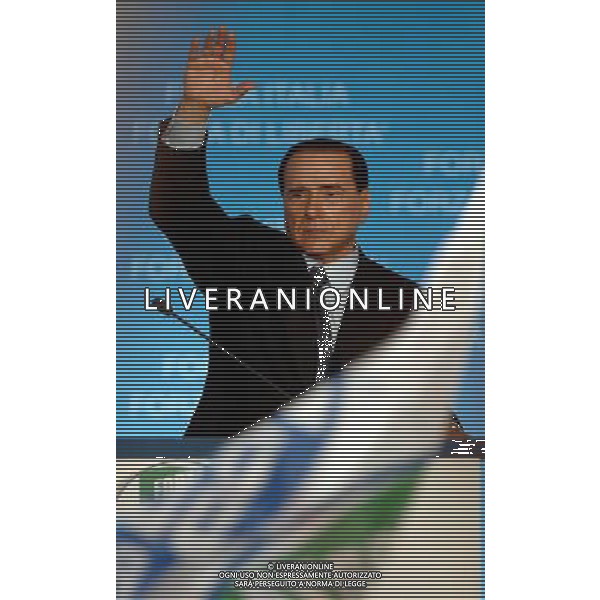 ROMA, 5 APRILE 2006 ELEZIONI POLITICHE 2006: CHIUSURA CAMPAGNA ELETTORALE DI FORZA ITALIA AL PALAFIERA. NELLA FOTO: SILVIO BERLUSCONI PH AGENZIA ALDO LIVERANI