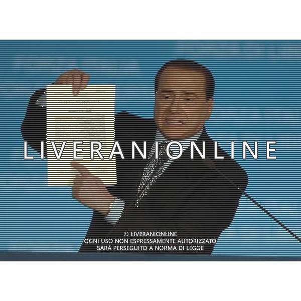 ROMA, 5 APRILE 2006 ELEZIONI POLITICHE 2006: CHIUSURA CAMPAGNA ELETTORALE DI FORZA ITALIA AL PALAFIERA. NELLA FOTO: SILVIO BERLUSCONI PH AGENZIA ALDO LIVERANI