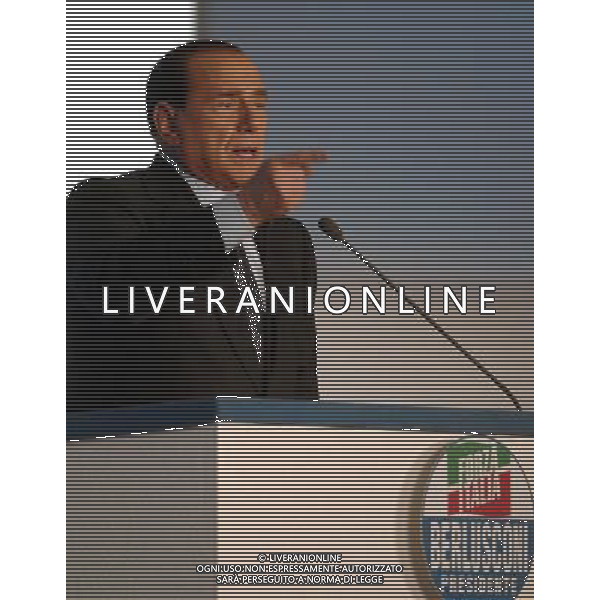 ROMA, 5 APRILE 2006 ELEZIONI POLITICHE 2006: CHIUSURA CAMPAGNA ELETTORALE DI FORZA ITALIA AL PALAFIERA. NELLA FOTO: SILVIO BERLUSCONI PH AGENZIA ALDO LIVERANI