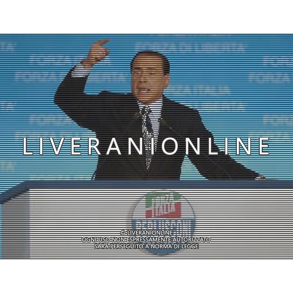 ROMA, 5 APRILE 2006 ELEZIONI POLITICHE 2006: CHIUSURA CAMPAGNA ELETTORALE DI FORZA ITALIA AL PALAFIERA. NELLA FOTO: SILVIO BERLUSCONI PH AGENZIA ALDO LIVERANI