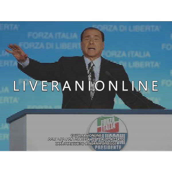 ROMA, 5 APRILE 2006 ELEZIONI POLITICHE 2006: CHIUSURA CAMPAGNA ELETTORALE DI FORZA ITALIA AL PALAFIERA. NELLA FOTO: SILVIO BERLUSCONI PH AGENZIA ALDO LIVERANI