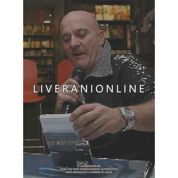 MILANO 6 APRILE 2006 CLAUDIO BISIO PRESENTA IL LIBRO \' LA CURA DEL GORILLA\' NELLA FOTO: CLAUDIO BISIO PH FRANKY/AG LIVERANI