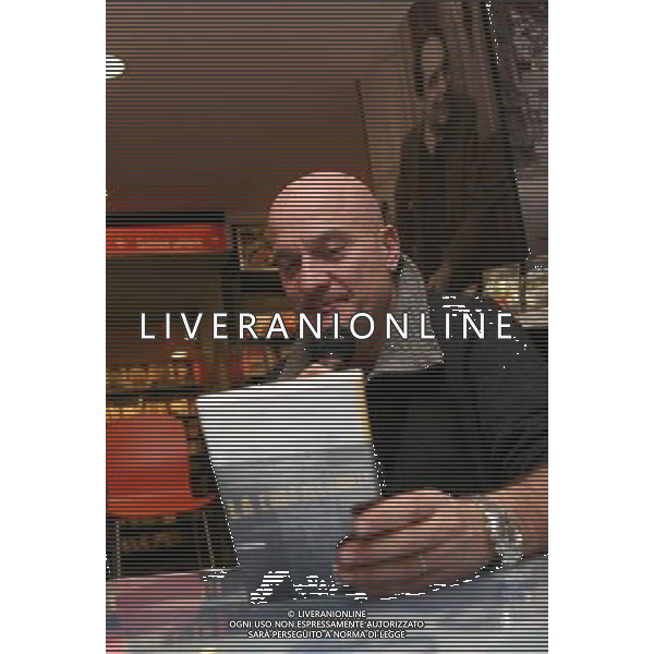 MILANO 6 APRILE 2006 CLAUDIO BISIO PRESENTA IL LIBRO \' LA CURA DEL GORILLA\' NELLA FOTO: CLAUDIO BISIO PH FRANKY/AG LIVERANI