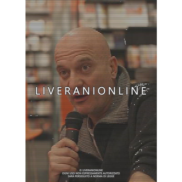 MILANO 6 APRILE 2006 CLAUDIO BISIO PRESENTA IL LIBRO \' LA CURA DEL GORILLA\' NELLA FOTO: CLAUDIO BISIO PH FRANKY/AG LIVERANI