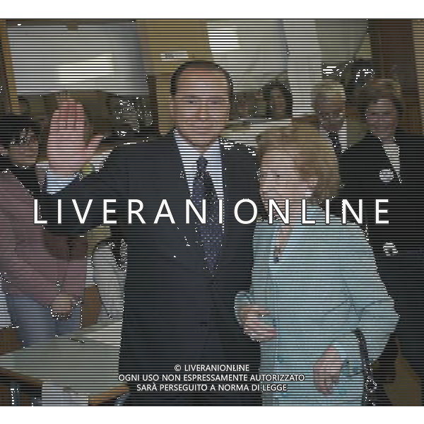 MILANO 9-4-06 NELLA FOTO: BERLUSCONI SILVIO AL SEGGIO ELETTORALE PH: AG. ALDO LIVERANI
