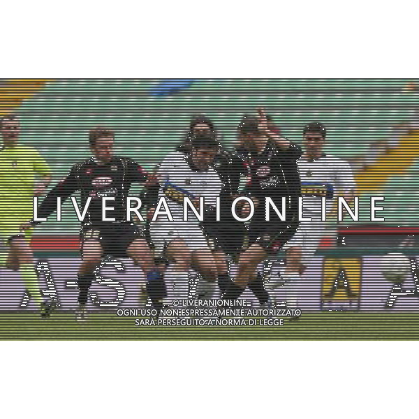 Udine 11-04-2006 Coppa italia semifinalie Udinese-Inter luis figo in contrasto con roberto baronio Foto Filippo Venezia-Ag: Aldo Liverani