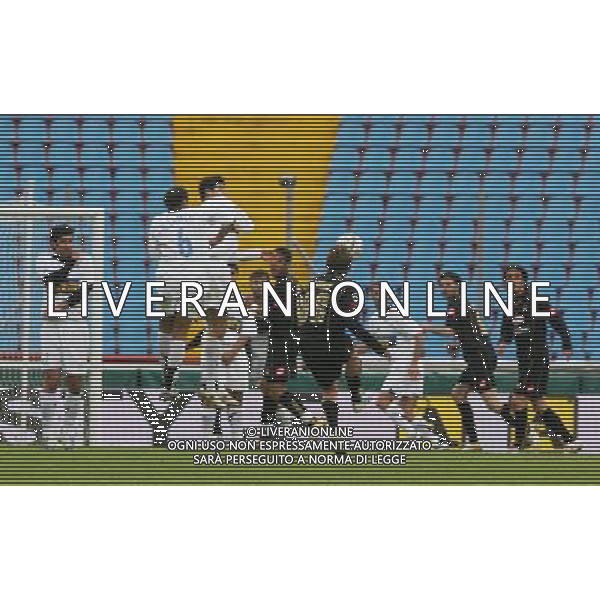 Udine 11-04-2006 Coppa Italia Semifinale Udinese-Inter Baronio Roberto batte una punizione Foto Filippo Venezia-Ag:Aldo Liverani