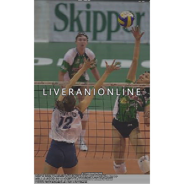 CAPO SUD REGGIO CALABRIA VOLLEY 2000/01 NELLA FOTO SU LI QUN FOTO ROMANI/AG.ALDO LIVERANI