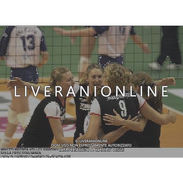 MINETTI VICENZA VOLLEY 2000/2001 NELLA FOTO ESULTANZA FOTO N. ROMANI / AGENZIA ALDO LIVERANI
